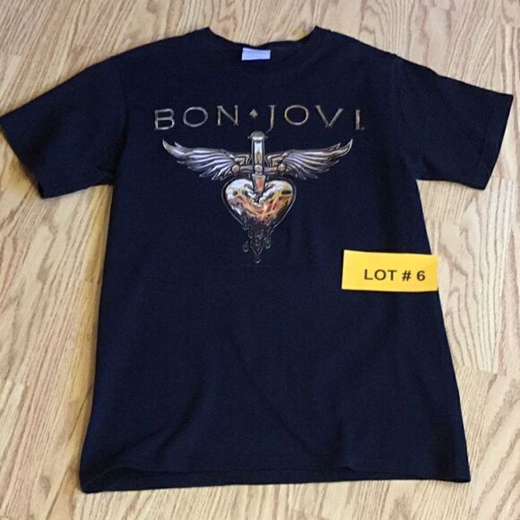 BON JOVI tour tee from 2011 with concert cities on back - Picture 2 of 8
